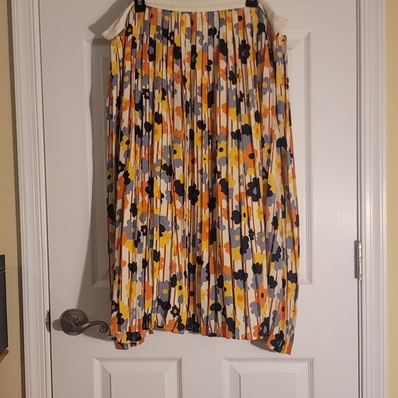 Modcloth daisy pleated skirt - Picture 4 of 7